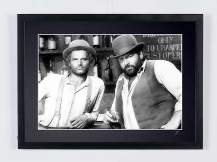Bud Spencer & Terence Hill - They Call Me Trinity (1970) | Bud Spencer & Terence Hill - They Call Me Trinity (1970) - Fine Art Photography - Luxury Wooden Framed 70X50 cm - Limited Edition Nr 03 of 30 - Serial ID 17348 - Original Certificate (COA), Hologram Logo Editor and QR Code | Catawiki