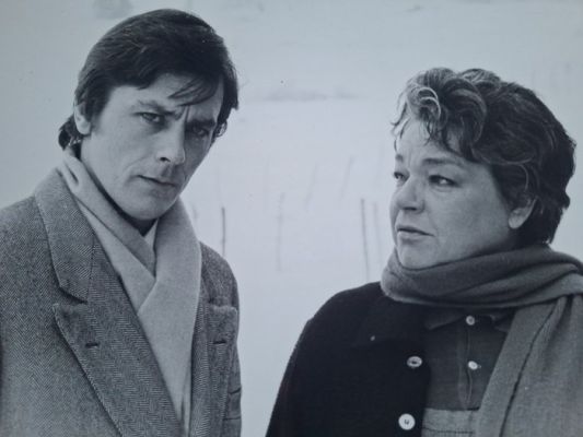 Att. J.P Bonnotte (1938-) - Alain Delon & Simone Signoret, ’Les Granges Brulées’, 1972 | Catawiki