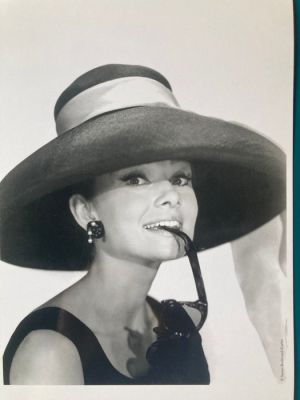 Sunset Boulevard - Audry Hepburn sur le tournage de "Breakfast at Tiffany’s", 1961 | Catawiki