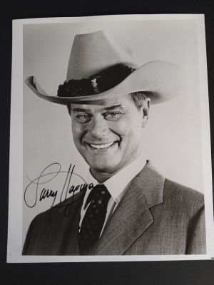 Dallas - Signed by Larry Hagman (+) with Letter of Authenticity - Photo, Autograph | Catawiki