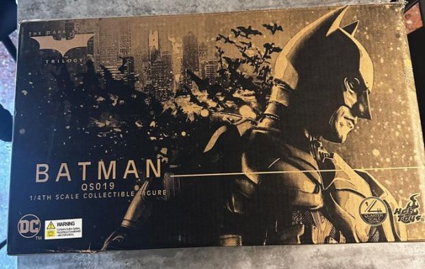 Hot Toys - Figure - Hot Toys - Batman 1/4 Scale Deluxe Version (The Dark Knight Trilogy) - Plastic, Resin, Fabric | Catawiki