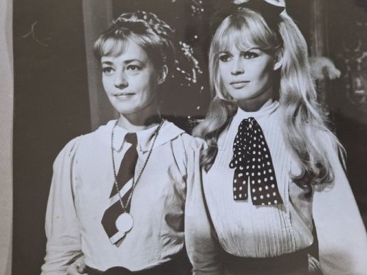 Attrib. Henri Decaë (1915-1987) - Brigitte Bardot & Jeanne Moreau, ’Viva Maria’, 1965 | Catawiki