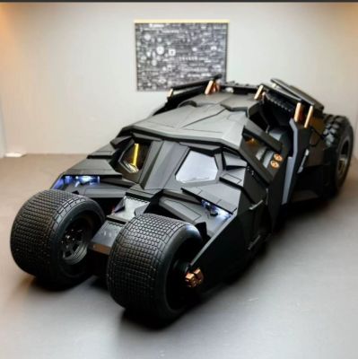 Dark Knight, the, Batman - - Movie prop Diecast/model replica of the Tumbler Batmobile with LED lights and detailed tires | Catawiki