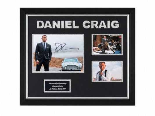 James Bond 007: Skyfall - Daniel Craig Signed Framed Display | Catawiki