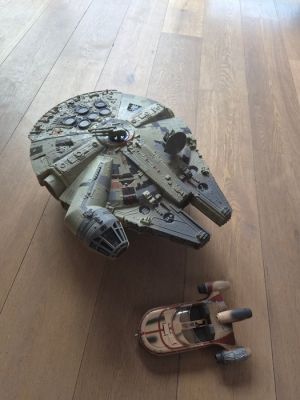 Star Wars - Lucasfilm - Vintage - Millenium Falcon - Landspeeder - 1995 - kenner | Catawiki