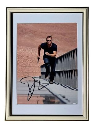 James Bond 007: A Quantum of Solace - Daniel Craig Signed Framed | Catawiki