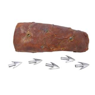 BRAVEHEART (1995) - Lot 81 - William Wallace‘s (Mel Gibson) Arm Guard with Five Arrow Tips