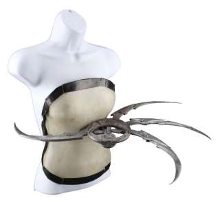 AVPR: ALIENS VS. PREDATOR - REQUIEM (2007) - Lot #516 : Wolf Predator‘s (Ian Whyte) SFX Shuriken with Jesse Salinger (Kristen Hager) Torso Cast