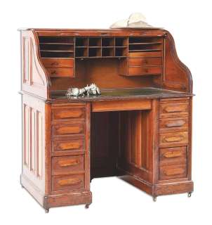 SCREEN USED ROLLTOP DESK FROM MOVIE "CRY MACHO" | misc / divers