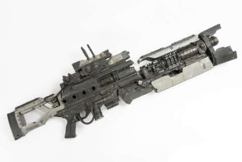 Lot 1142 - "SPECTRAL" LONG BARREL PLASMA RIFLE PROP (WITH DVD)