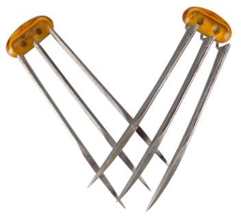 LOGAN (2017) - Lot #433 : Wolverine‘s (Hugh Jackman) Metal Claws