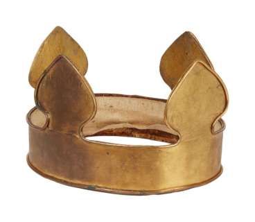 Lot 30 - The Lion in Winter | Peter O‘Toole "King Henry II" Costume Crown with DVD