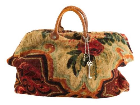 HALLOWEENTOWN (1998) - Lot #762 : Agatha "Aggie" Cromwell‘s (Debbie Reynolds) Carpet Bag