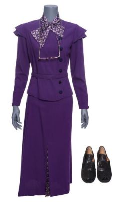 THE HOUSE WITH A CLOCK IN ITS WALLS (2018) - Lot #799 : Florence Zimmerman‘s (Cate Blanchett) Screen-Matched Poker Night Ensemble