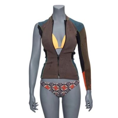 THE SHALLOWS (2016) - Lot #1117 : Nancy Adams‘ (Blake Lively) Bloodied Costume with Screen-Matched Distressed Scuba Jacket