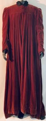 The Twilight Saga: Breaking Dawn - Part 1 And 2 (2011 2012) - Volturi Red Velvet Vampire Robe | Hanlin Auction Service