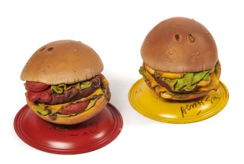 Buzzers Originaux de L’émission " Burger Quiz " 1Ère Saison, Dédicacés Par Alain Chabat | Mousse synthétique de couleur | Artcurial