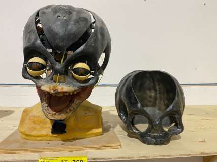 Mechanical animatronic Sam head from "Trick ’r Treat" | Direct Liquidation