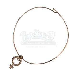 AUSTIN POWERS: THE SPY WHO SHAGGED ME (1999) - Lot 62 - Felicity Shagwell‘s (Heather Graham) Necklace