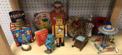 Group of assorted lithograph collectible toys | Direct Liquidation