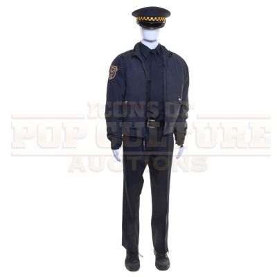 Lot 61 - Love the Coopers - Officer Williams‘ (Anthony Mackie) Costume - H4-504