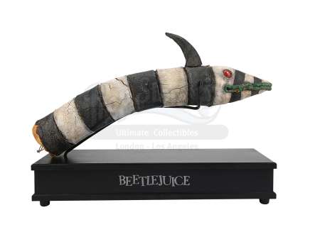 BEETLEJUICE (1998) - Lot 111 - Sandworm Puppet