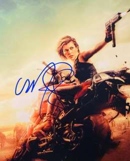 Hollywood Actress | Hollywood Actress - Milla Jovovich - Autograph, Photography Signed with Coa | Catawiki