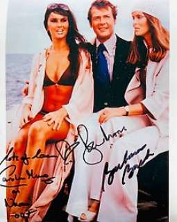 James Bond 007: the Spy Who Loved Me | James Bond 007: The Spy Who Loved Me - Triple signed by Roger Moore, Barbara Bach & Caroline Munro - with COA | Catawiki