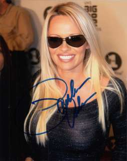 Baywatch | Baywatch - Pamela Anderson - Original autograph, signed in person on maxi photo | Catawiki