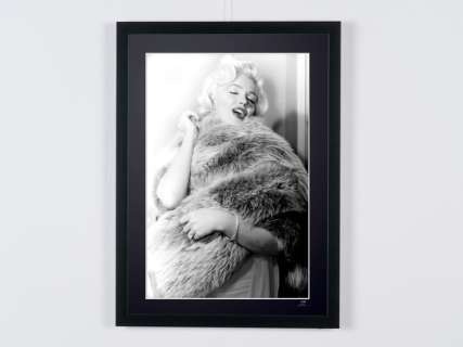 Marilyn Monroe Circa 1955 | Marilyn Monroe circa 1955 - Fine Art Photography - Luxury Wooden Framed 70X50 cm - Limited Edition Nr 01 of 30 - Serial ID - Original Certificate (COA), Hologram Logo Editor and QR Code | Catawiki