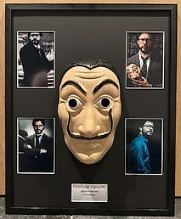 Casa de Papel | Casa de Papel - Alvaro Morte - Signed mask , in person - Framed display | Catawiki