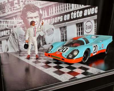 Steve Mc Queen - Le Mans Movies 1971 - Porsche 917 n20 - AUTOMOBILIA ART Exclusive - Collector’s item in a very limited edition of 30 pcs worldwide.- Serial 03/30 - 45x24CM - New Items - On the back of the base is a certificate of authenticity… | Catawiki