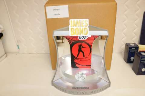 Corgi Toys - Toy figure Corgi Toys James Bond 007 Display James Bond 007 voor Collectible Icon figures - U.K. | Catawiki