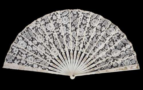 Lot 144 - MARILYN MONROE FAN FROM THE PRINCE AND THE SHOWGIRL