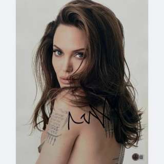 Lara Croft: Tomb Raider - Signed by Angelina Jolie (Lara Croft) | Catawiki