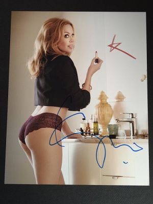 Moulin Rouge, Street Fighter, San Andreas - Signed by Kylie Minogue, with Letter of Authenticity - Photo, Autograph