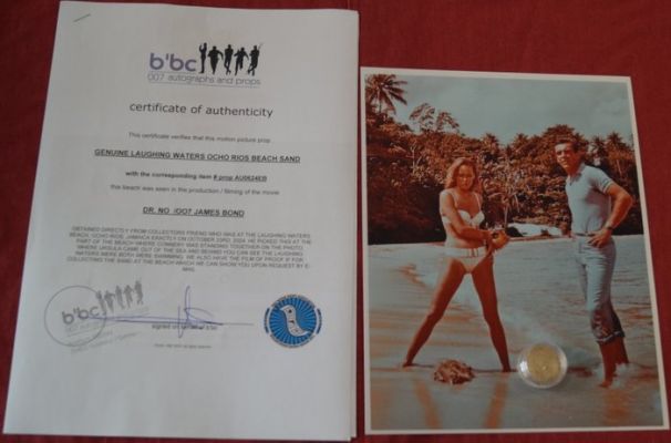 James Bond 007: Dr. No - Movie Prop - Original Dr. No - Oracabessa Bay Sand Jamaica with COA | Catawiki