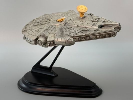 Star Wars - Millenium Falcon with 24 Karat Gold Accents - Franklin Mint | Catawiki