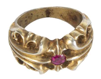 Lot 1069 - "FACE OFF" NICOLAS CAGE "CASTOR TROY" GOLD TONE RING