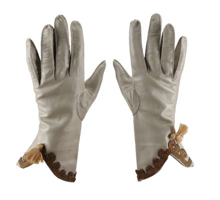 Sleepy Hollow | Katrina Van Tassel (Christina Ricci) Prototype Gloves | Propstore (Buy Now)