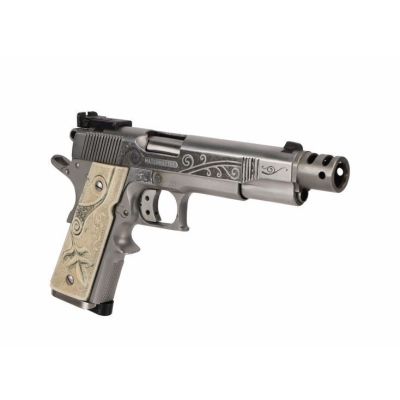 WANTED (2008) - Lot #414 : Fox‘s (Angelina Jolie) Photo-Matched Custom Safari Matchmaster Pistol