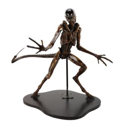 Alien³ (1992) | Lot 14 : Dog Alien/Runner Maquette Replica | Propstore