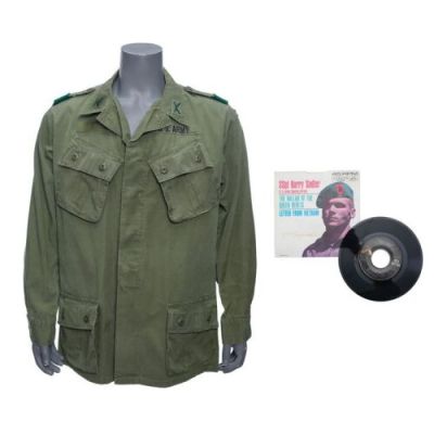 THE GREEN BERETS (1968) - Lot #1358 : Colonel Mike Kirby‘s (John Wayne) Army Coat with Staff Sergeant Barry Sadler-Autographed "The Ballad of the Green Berets" Record