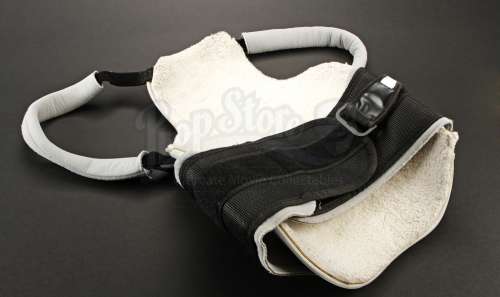 DINNER FOR SCHMUCKS - Tim‘s (Paul Rudd) Back Brace