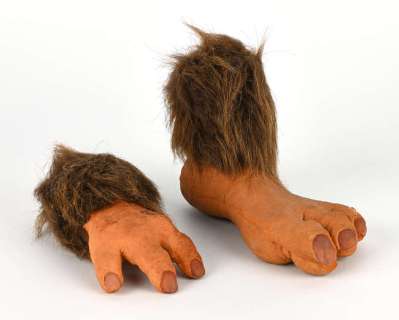 Star Wars - Return of the Jedi (1983). Ewok foot (14cm x 8cm) and Hand (13x7cm) . Both Rubber with… | Ewbank’s