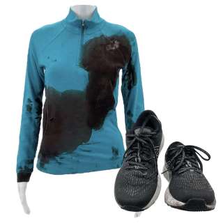 Lot #4: Scream VI Gale Weathers (Courteney Cox) Screen Worn Shirt & Sneakers Sc 62