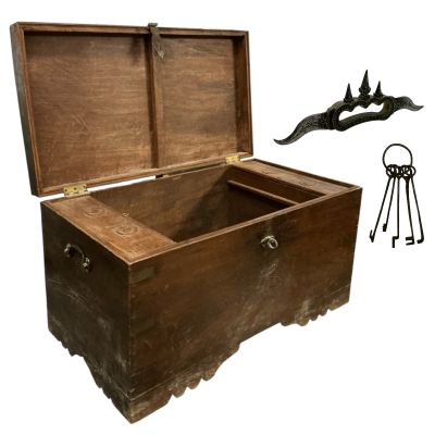 Lot 20: The Bluff Ercell Screen Used Keys, Wood Chest & Rubber Knuckle Duster | VIP Fan Auctions