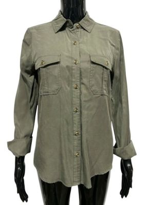 Lot 130 - Greenland (2020) - Morena Baccarin (Allison Garrity) Hero Green Shirt