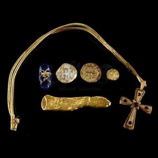 THE GOONIES (1985) - Lot 711 - Assorted Treasure Pieces