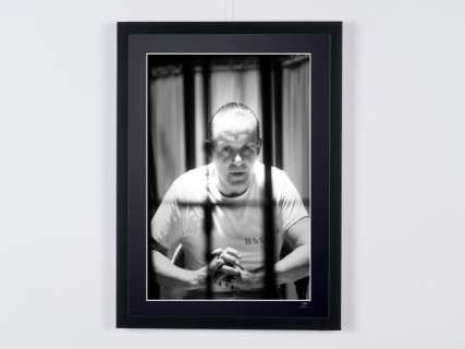 Anthony Hopkins As Dr. Hannibal Lecter, Silence of the Lambs | Silence of the Lambs, Anthony Hopkins as Dr. Hannibal Lecter - Fine Art Photography - Luxury Wooden Framed 70X50 cm - Limited Edition Nr 03 of 30 - Serial ID 20562 - - Original Certificate (COA), Hologram Logo Editor and QR Code | Catawiki